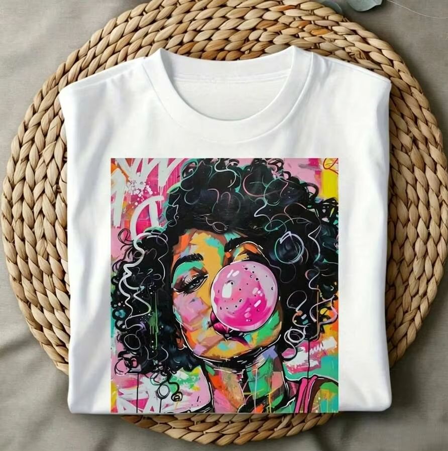 Women'S Fashion Trends Summer 2025 - Camiseta Gráfica Casual Feminina com Estampa