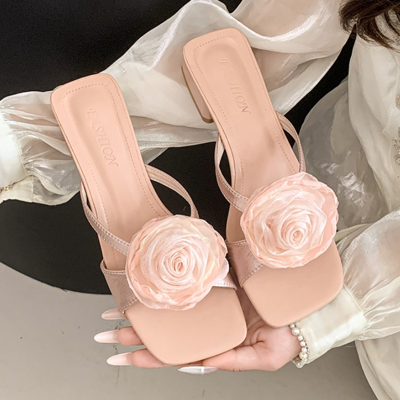 Women'S Fashion Trends Summer 2025 - Flor feminina sandálias de salto alto
